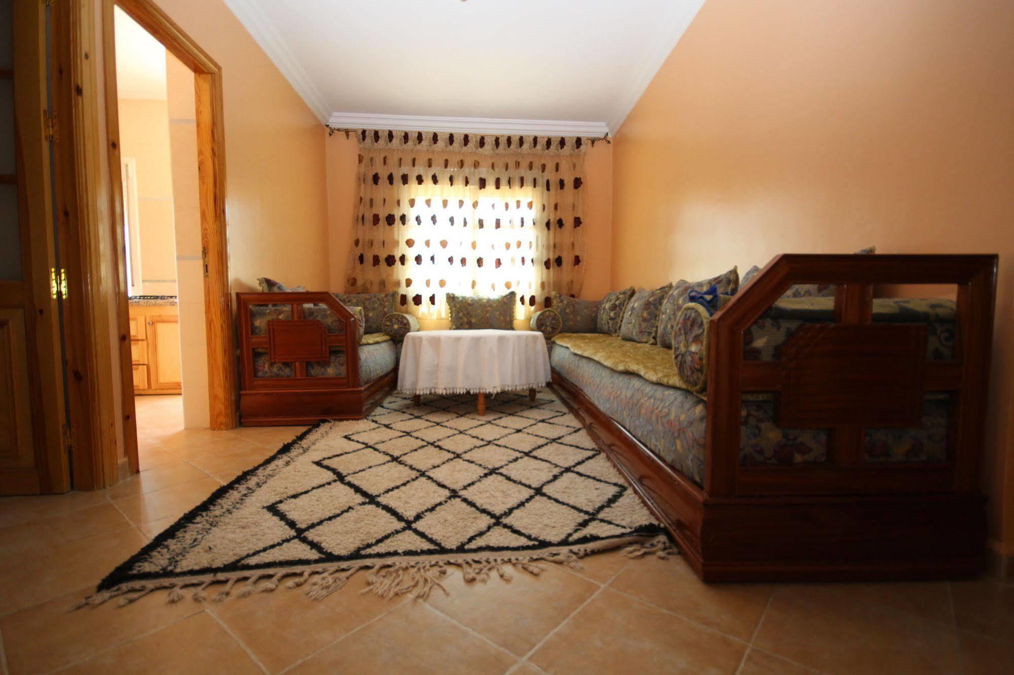 Mina House Apartment เชฟชาอูน ภายนอก รูปภาพ